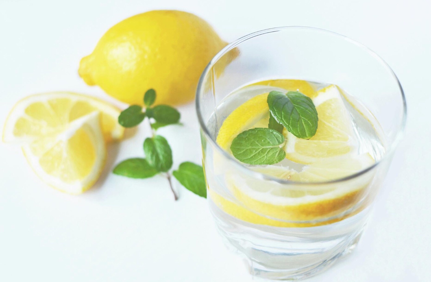 Squeeze the Truth: Lemon Water Detox – Fact or Fad?